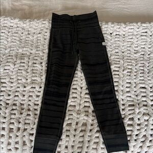 Vuori Daily Leggings- green/black